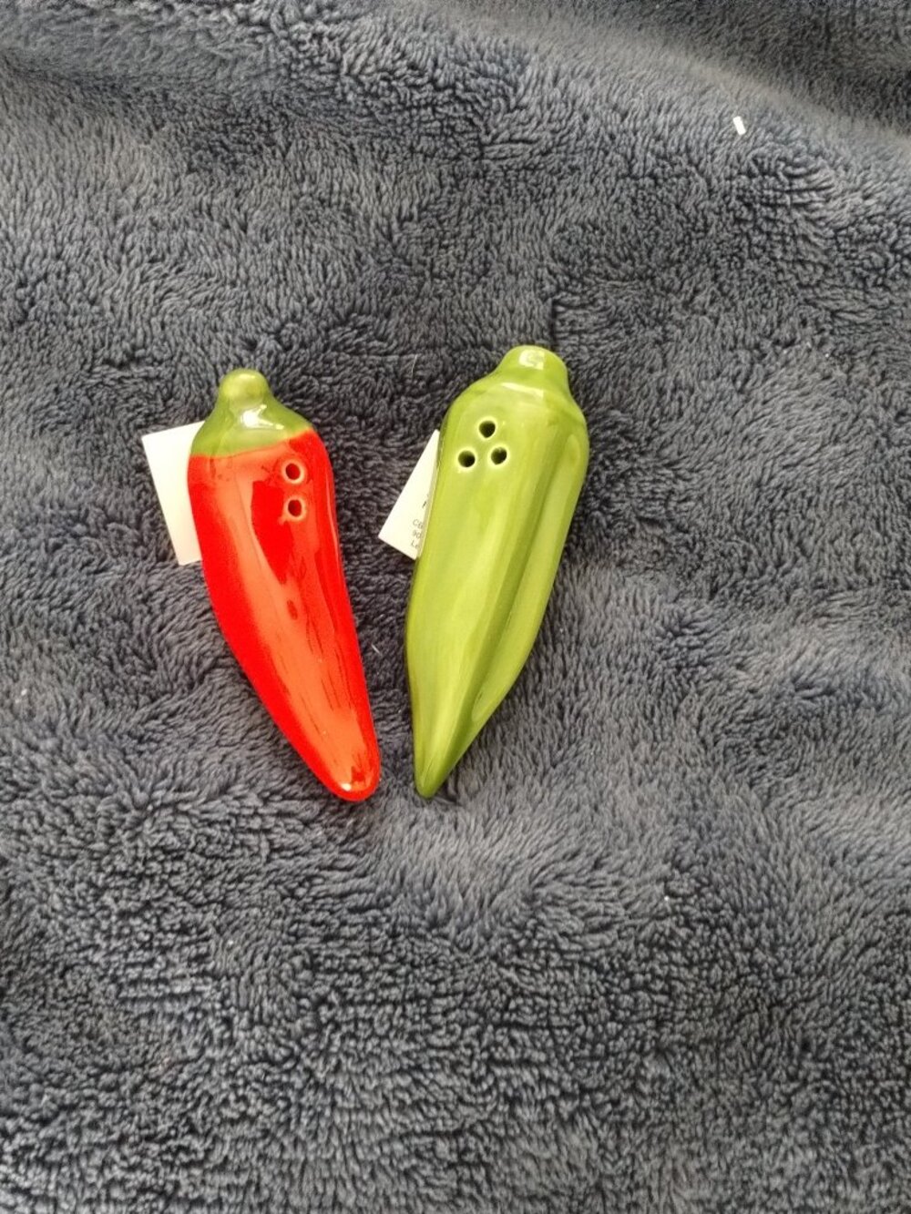 Red chili pepper & green chili pepper, salt & pepper shakers